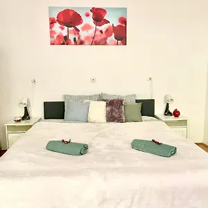 Apartmán Sweet Warm With Big Bed Near New York Cafe Free Coffee, Budapešť